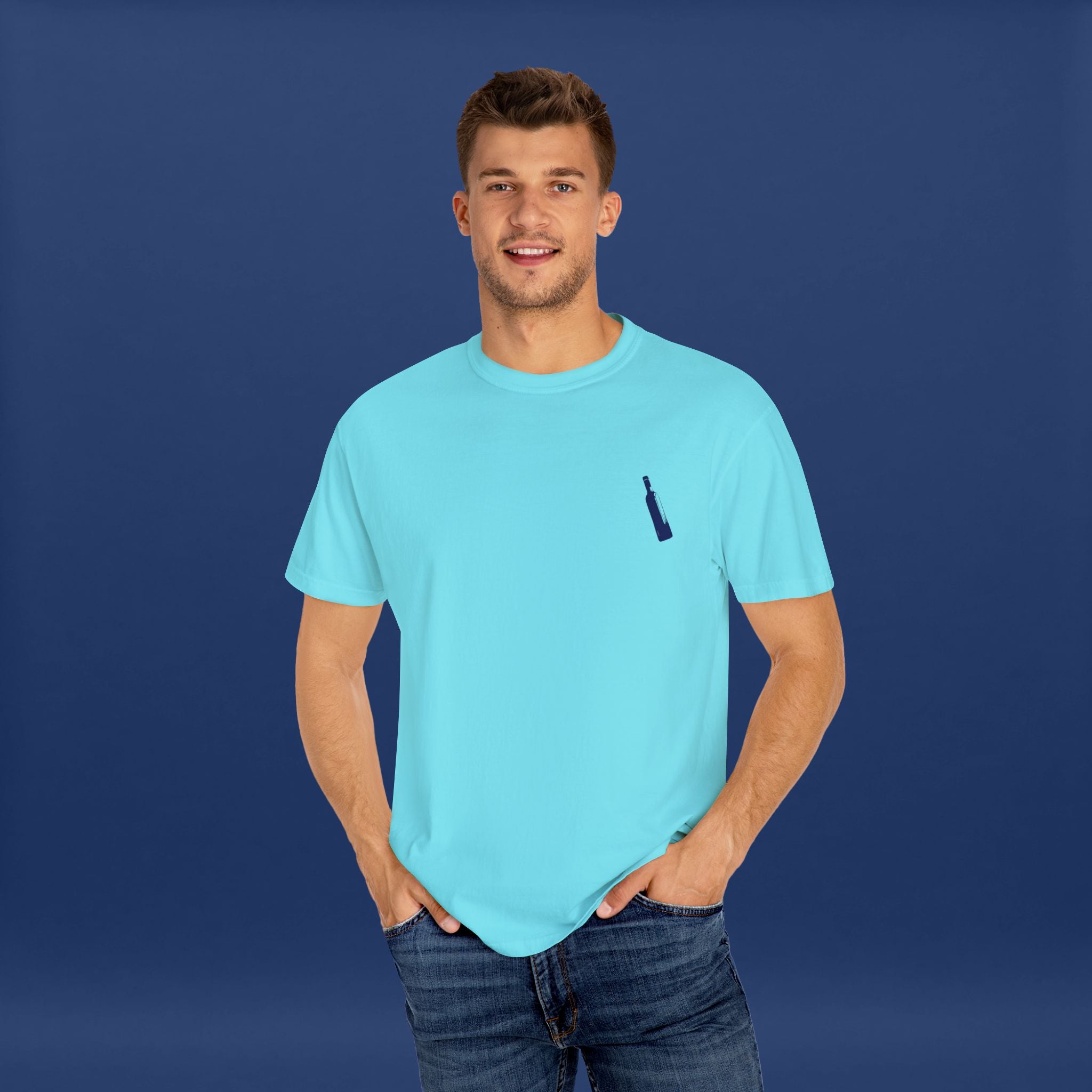 Minimalist Blue Liquor Bottle T-Shirt - Summer Short Sleeve Graphic Tee for Men & Women（Vibrant Colors ）